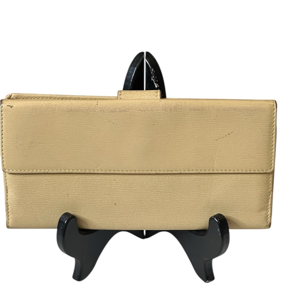 Gucci Tan Wallet with Textured Leather and Metallic Clasp - Picture 2 of 13